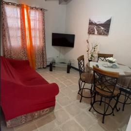 ROANA APTS 2 Bedroom Upstairs Apt Centrally located with Air Condition
