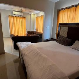 Luxury Single Bed apartment Secured and Gated, Hotel in Sialkot