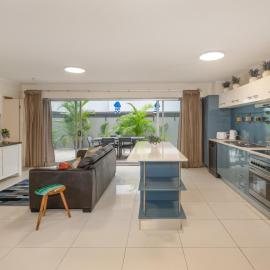 Huge terrace apartment with free parking in the heart of Fortitude Valley