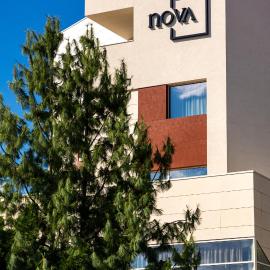 Hotel Nova Luxury, hotel in Târgovişte