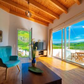 Roza Stone Suite with Hot Tub & Mountain view