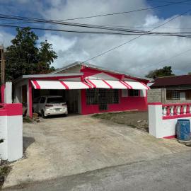 Entire 3 bedrooms in Saint Thomas Jamaica fully air-conditioning, hotel a Port Morant
