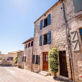 Logis de la Bastide, climatisé au coeur du village, hotel a Lauzerte