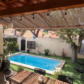 Maison proche centre ville avec piscine privée et 2 chambres - 4 personnes, hotel in Salon-de-Provence