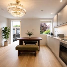 BRAND NEW! Stunning 3 Bedroom Apartment,sleep 8