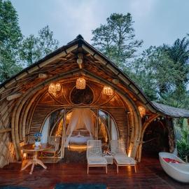 Ari's Bamboo House Sidemen - NYAN BALI, hotel v destinaci Selat