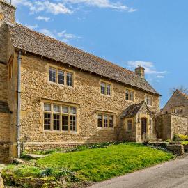 Historic Cotswold Cottage in peaceful village