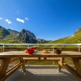 Appt pied des pistes, terrasse et parking couvert, hotel in La Mongie
