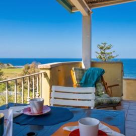 Casa dei Navigatori with Sea-View Terrace, hotel a Codaruina