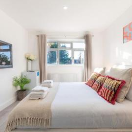 Quiet & Modern Studio in Epsom EV Charger, hotel a Ewell