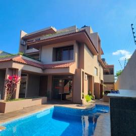 Boutique Guesthouse, hotelli kohteessa Matola