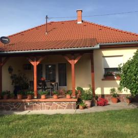Vali Vendégház, hotel in Balatonfenyves