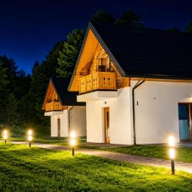 Domek z balią Pod Dębem, hotel in Zabrzeź