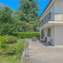 #FW The House of Sunny Gardens, hotel a Saint-Ismier