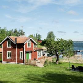 Charming Archipelago House Sauna Dock & Sea View, Hotel in Laggarsvik