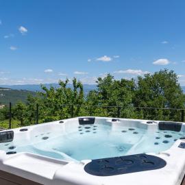 Delux house with jaccuzzi, hotel Dobrećben