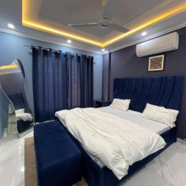 Luxury 1 Bedroom Apartment Bahria Town Lahore Kitchen Free WiFi Self Check In & Free Parking, hotell i Lahore