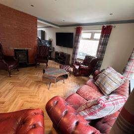 Elegant 6 Bedroom Cottage in Portree BG, hotel u gradu Portri