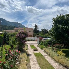 Super maison 5 pièces avec jardin, hotel a Digne-Les-Bains