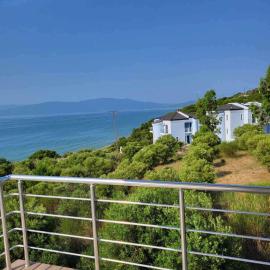 Three-Bedroom Luxury Villa, hotel a Tsáyezi