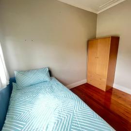 Room 75, hótel í Merrylands