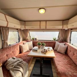 Stunning Summer Caravan in Sommarøy, hotel en Tromsø