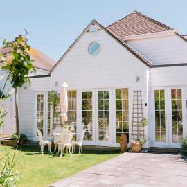 The Hamptons Beach House, hotel in East Preston