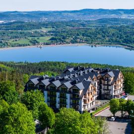 KAZALNICA Aparthotel & Resort, hotel di Sosnowka