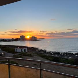 Upscale 3 bedroom front line sea with sunset view
