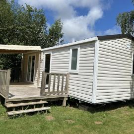 Camping le Mont Viron、Montvironのホテル