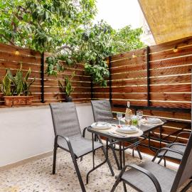 Kalamata's Urban Oasis with Private Balcony