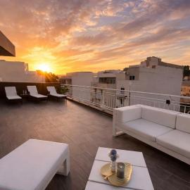 Bright Penthouse with Large Terrace & Sunset Views
