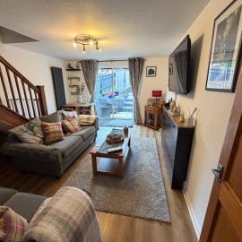 Sleeps 5 pet friendly Enclosed garden Parking