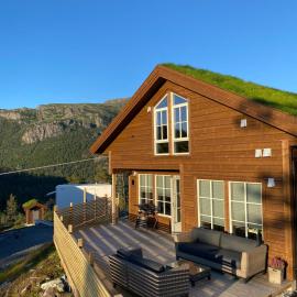 Lovely cabin near Trolltunga، فندق في Utsikten