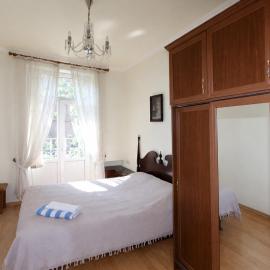 Large apartment by the Opera- luxury living room, 2 bedrooms, equipped kitchen and balcony