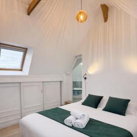 La Citadine - Spacieux - Balnéo & Terrasse - Parking - Rennes, hotel v destinácii Rennes