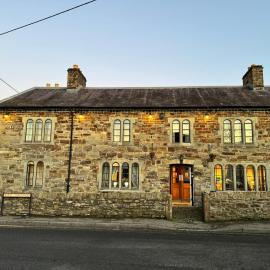 Cross Hands Hotel, hotell i Llanybydder