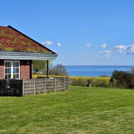 Modernes-Ferienhaus-mit-Meerblick-in-Strandnaehe