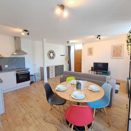Le D'lices, Spacieux, Centre-ville, Free parking, hotel in Laval