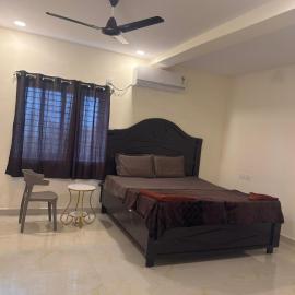 karthikeya pride serviced Apartment, מלון בGunadala