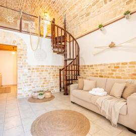 Sea front historic house in the heart of old town, inside torrione aragonese