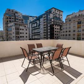 Ruim 185m2 appartement voor grote gezinnen met privéparking en zeezicht