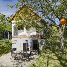 Holiday Home Öreghegy Kis Ház by Interhome, hotel in Kőröshegy