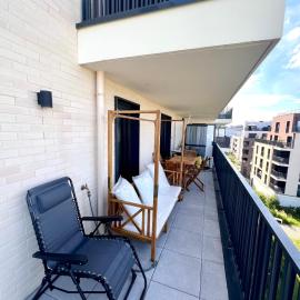 Chez Bibi - T3 Moderne avec terrasse, parking et accès rapide à Paris, hotell i Bobigny