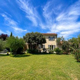 Villa spacieuse avec jacuzzi, terrasse et vue Mont Ventoux