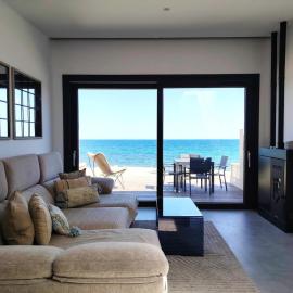 Bungalow a pie de playa con acceso al mar y piscina, hotel in Aguadulce