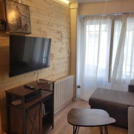 Rustic ABAT 18 – hotel w mieście Puigcerdà