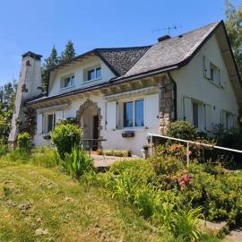 Chez Madeleine - Maison 11 pers. Parc arboré 3000M², Hotel in Lanobre