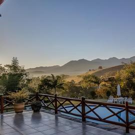 Chalé c/ vista p/ Serra, lareira, sauna e piscina