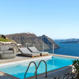 Neraé Santorini، فندق في إيميروفيغلي